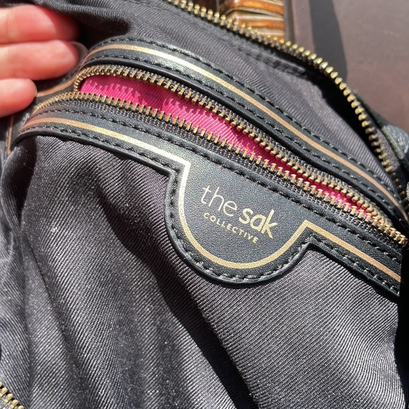 The Sak Black Leather Shoulder Bag - Picture 5 of 8